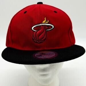 Miami Heat NBA Basketball Hat Mens OS Snapback Premium Flat Red Black Sportswear